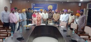 ਡਿਪਟੀ ਕਮਿਸ਼ਨਰ ਵੱਲੋਂ ਲੱਕੀ ਡਰਾਅ ਪਰਾਲੀ ਦੇ ਦੂਜੇ ਡਰਾਅ ਵਿੱਚ ਜੇਤੂ ਉਮੀਦਵਾਰਾਂ ਨੁੰ ਸਰਟੀਫਿਕੇਟਾਂ ਦੀ ਕੀਤੀ ਵੰਡ